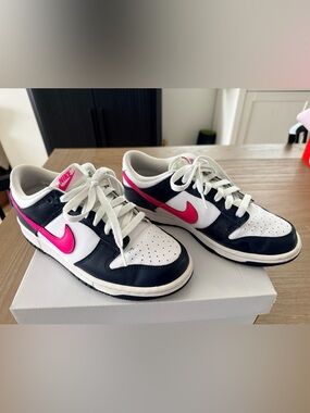 Nike Dunk Low Sneakers in White, navy blue & Pink - size 6.5 youth (women’s 8)
